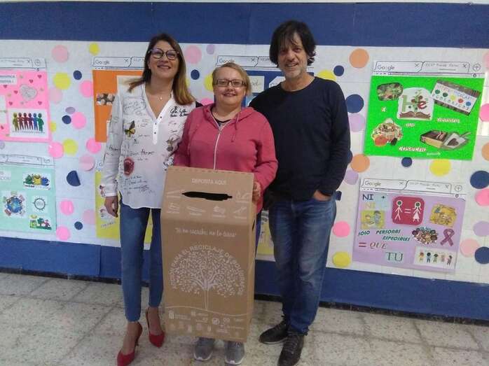 Cajas repartidas entre los colegios (Foto TA)